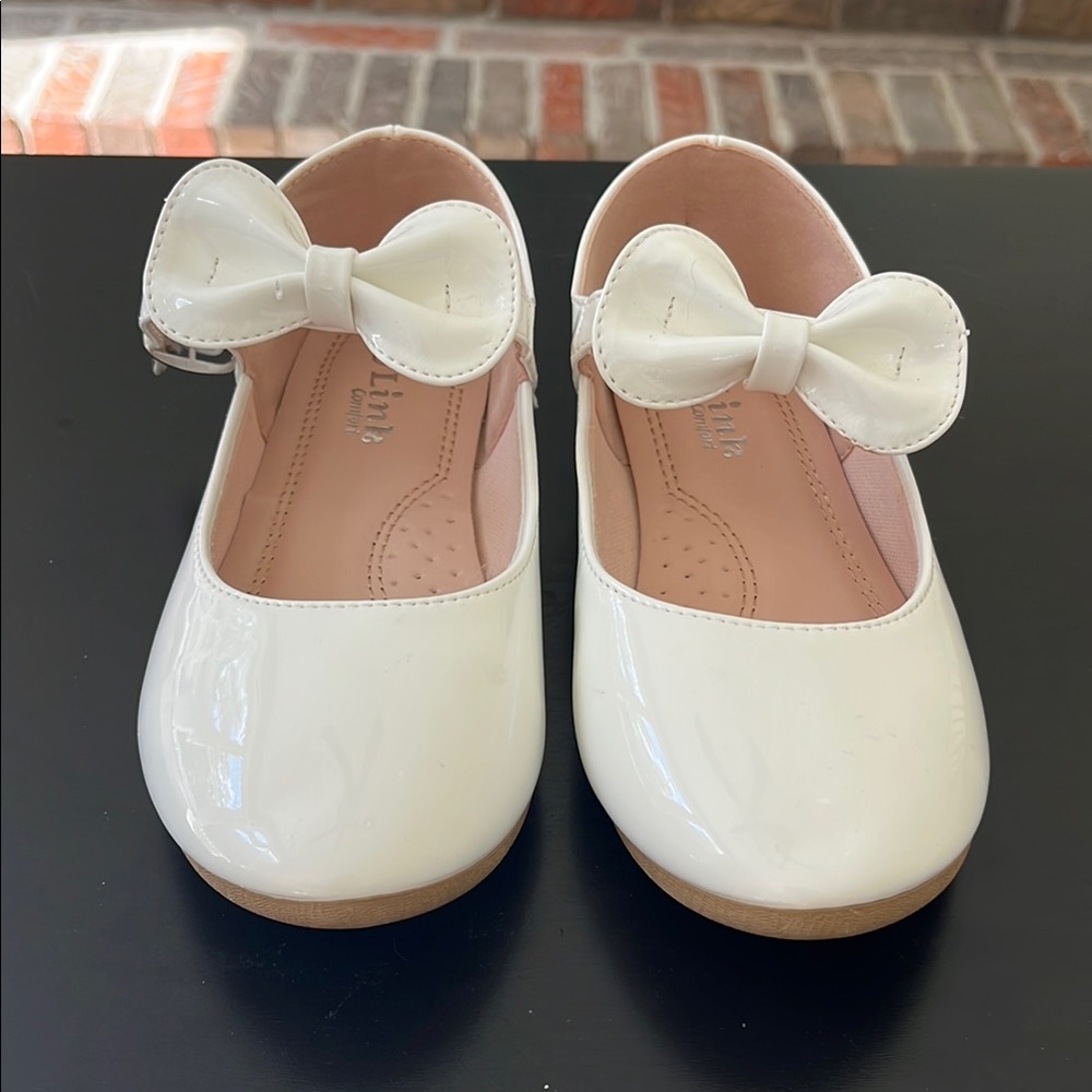 Link White Dress Shoes with Bow Details